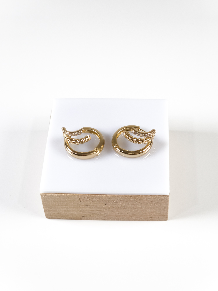 Gold Üç Katmanlı Sarmal Ve Sıra Taş Detaylı Halka Vip Küpe (15mm) - Görsel 4