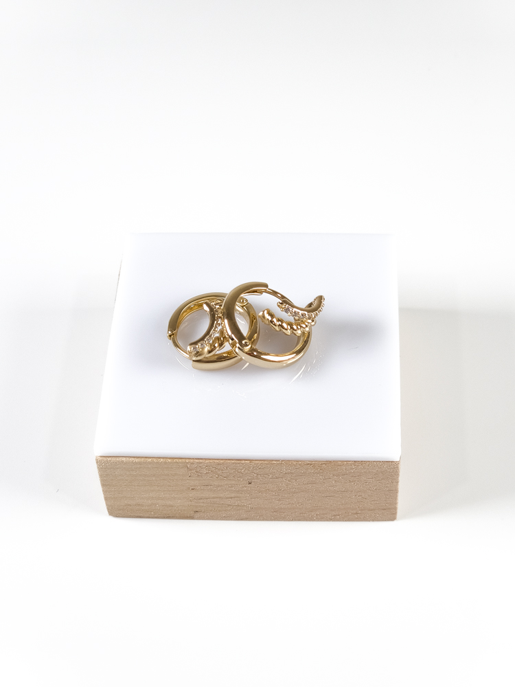 Gold Üç Katmanlı Sarmal Ve Sıra Taş Detaylı Halka Vip Küpe (15mm) - Görsel 3