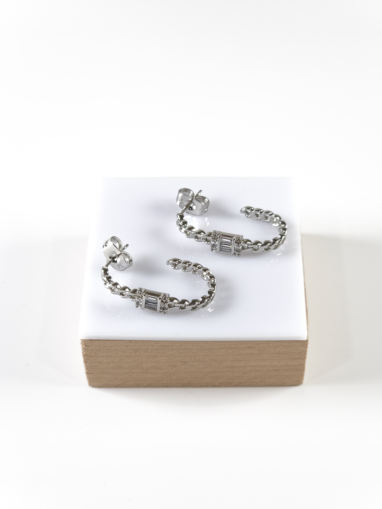 Silver Zincir Detaylı Taşlı Vip Küpe (30mm) - Görsel 3