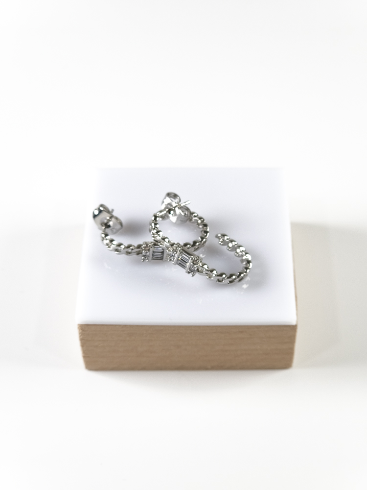 Silver Zincir Detaylı Taşlı Vip Küpe (30mm) - Görsel 4